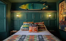 Paramount Apartments Ilfracombe, Arty Seaside Holiday Apartments